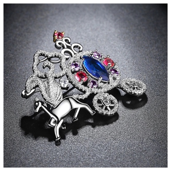 🎁 Swarovski Crystals Cinderella Brooch - Picture 4 of 4